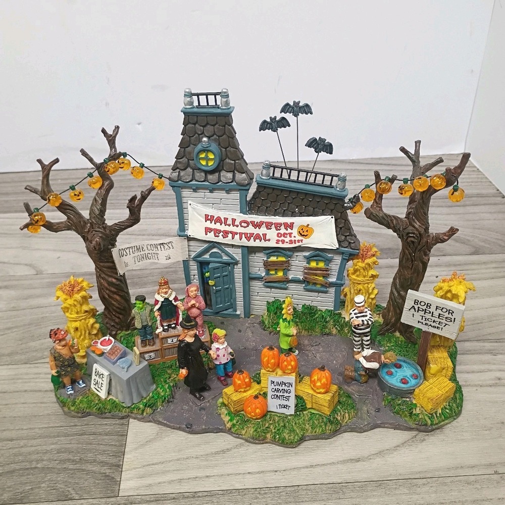 Lemax Spooky Town HALLOWEEN FESTIVAL Village Scene 2004 Retired With Box